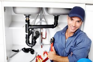 Bathroom Renovation Trends That Require Hiring a Plumbing Professional