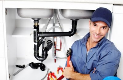 Bathroom Renovation Trends That Require Hiring a Plumbing Professional